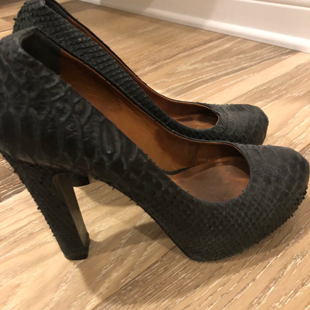 Pour La Victorie Heels
